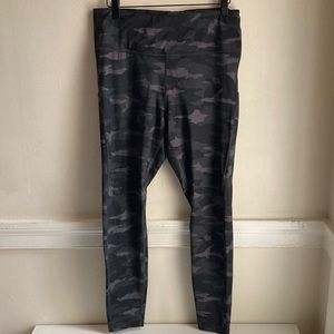 Athleta Ultimate Camo 7/8 Tights Large Tall